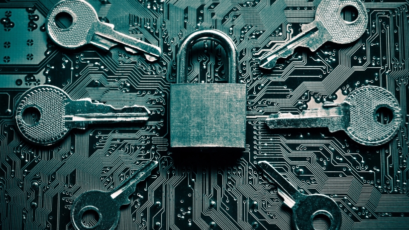 20151112180257 security lock computer circuit board password hacking internet data breach spyware privacy confidential safe threat unsecured - نکاتی در حفظ امنیت اطلاعات مالی و حسابداری